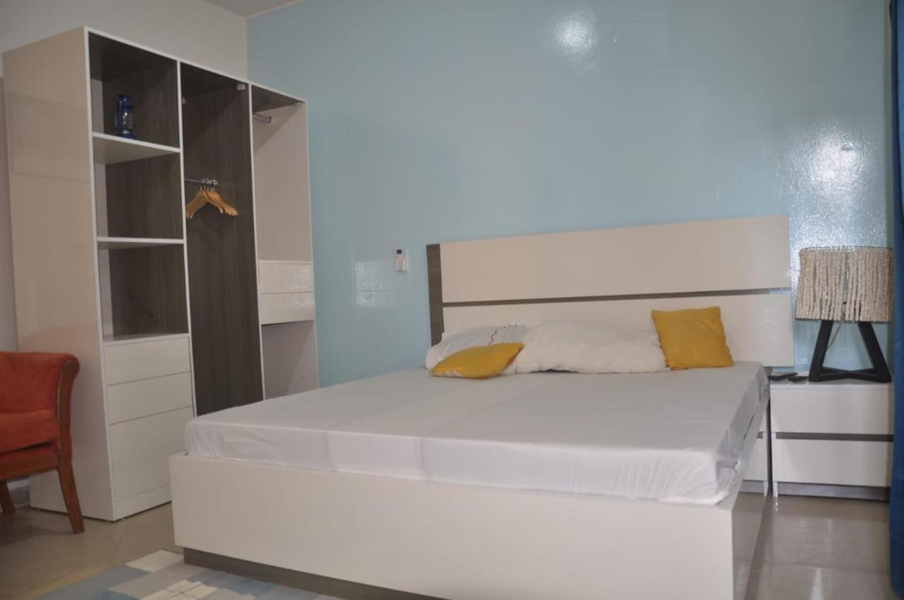" Le Nid Douillet ", Un Fabuleux Studio, Calme, Cosy Et Bien Climatise Au Centre De Saly 外观 照片