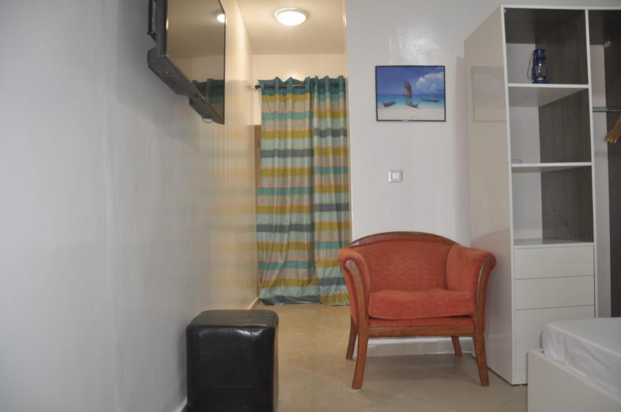" Le Nid Douillet ", Un Fabuleux Studio, Calme, Cosy Et Bien Climatise Au Centre De Saly 外观 照片