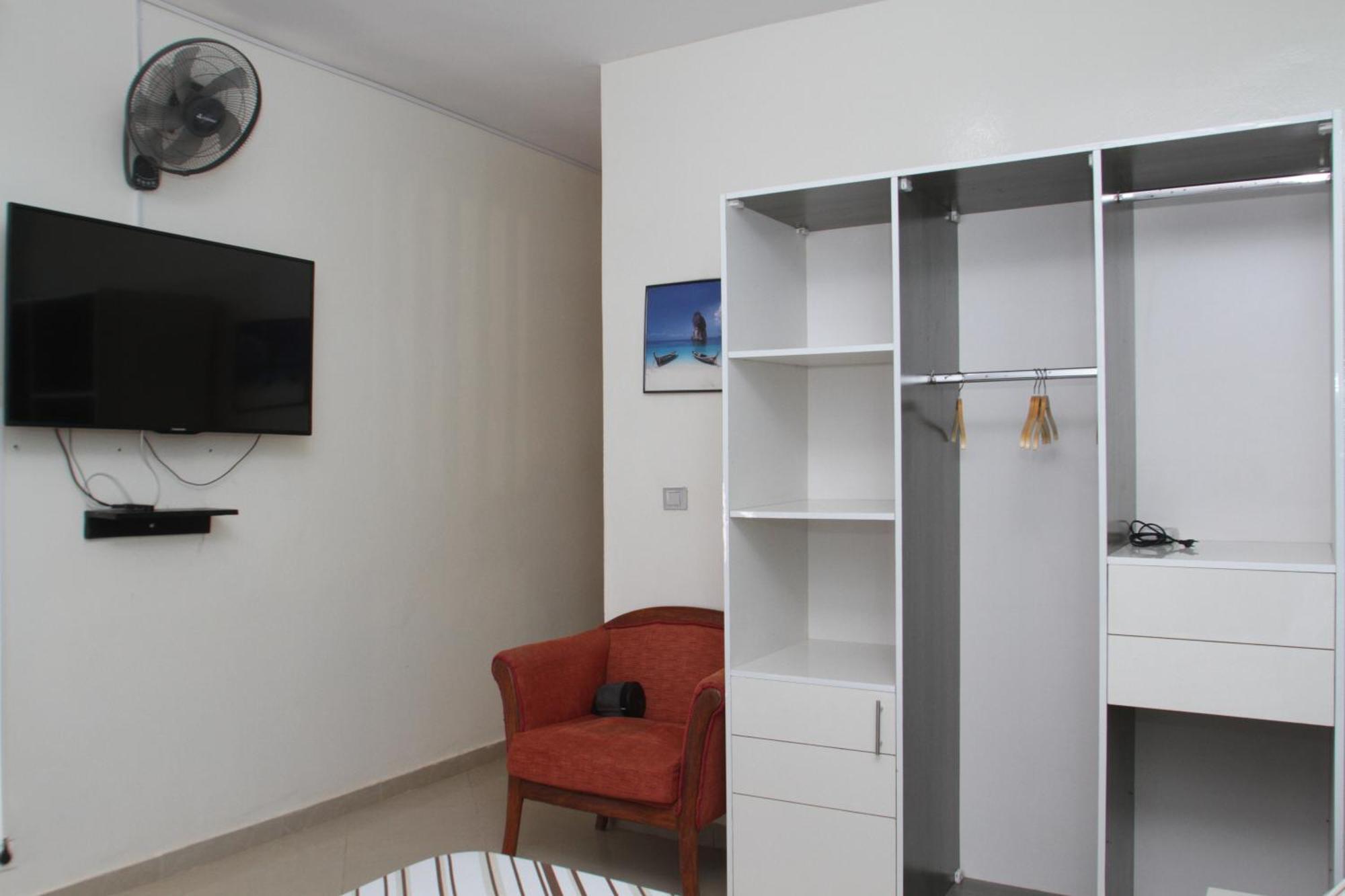 " Le Nid Douillet ", Un Fabuleux Studio, Calme, Cosy Et Bien Climatise Au Centre De Saly 外观 照片